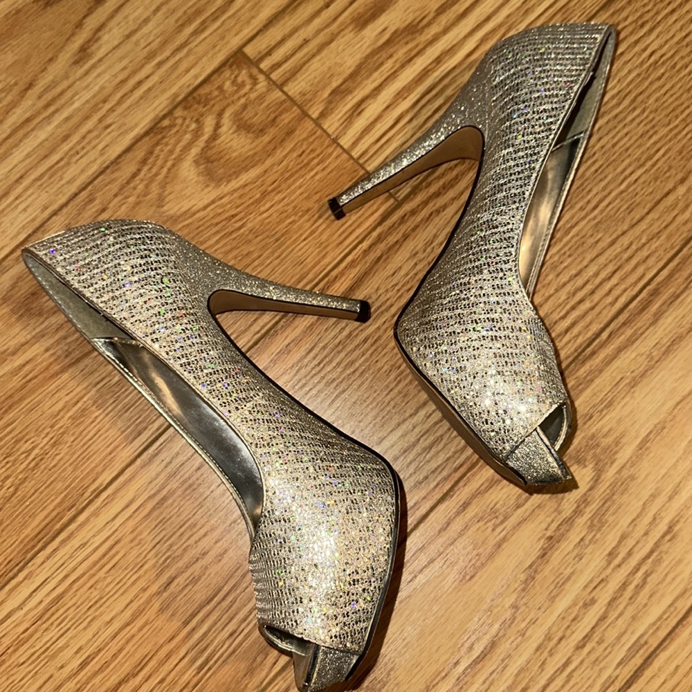 Silver heels - Picture 3 of 5